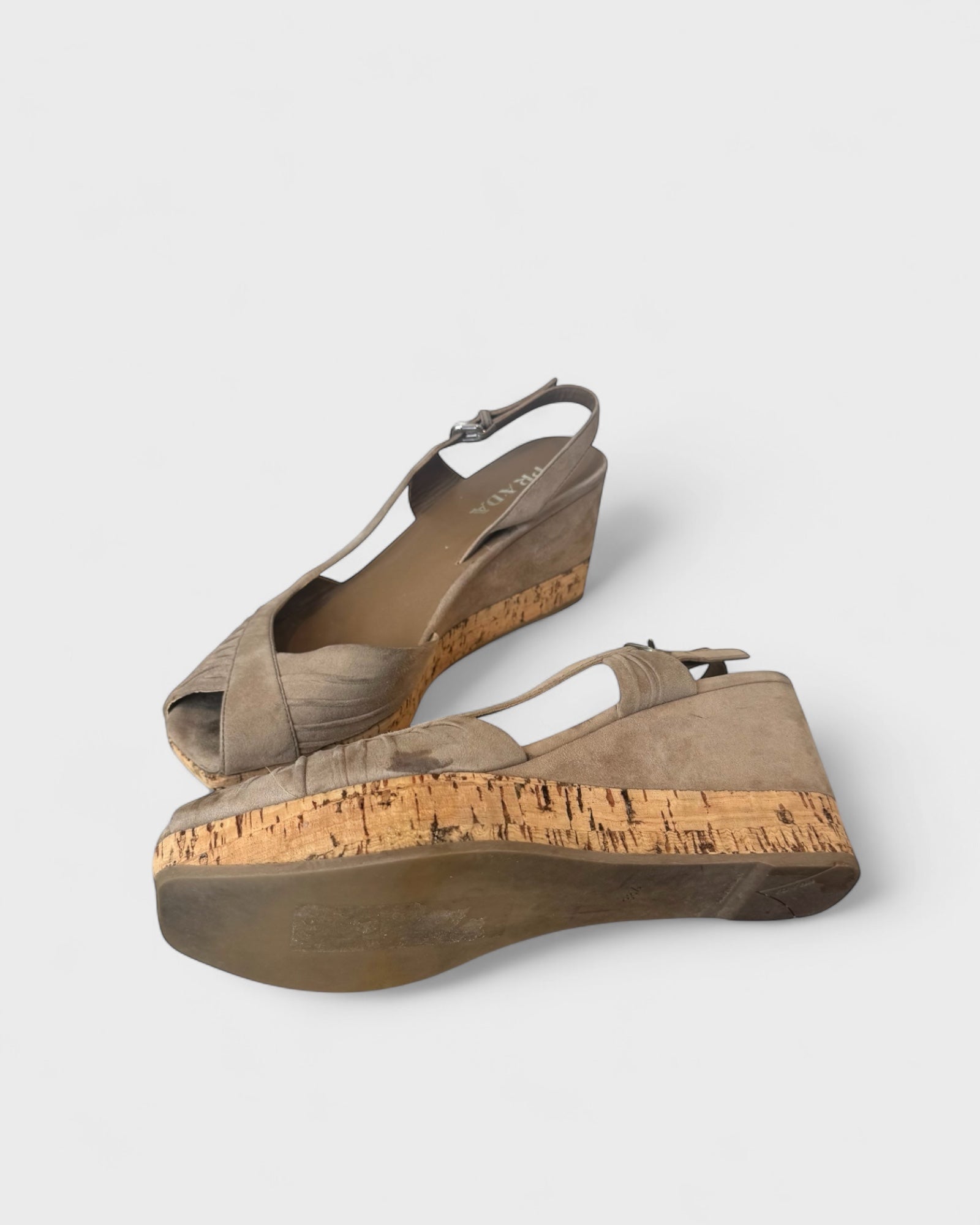 Sandales compensées en daim - Prada - 38